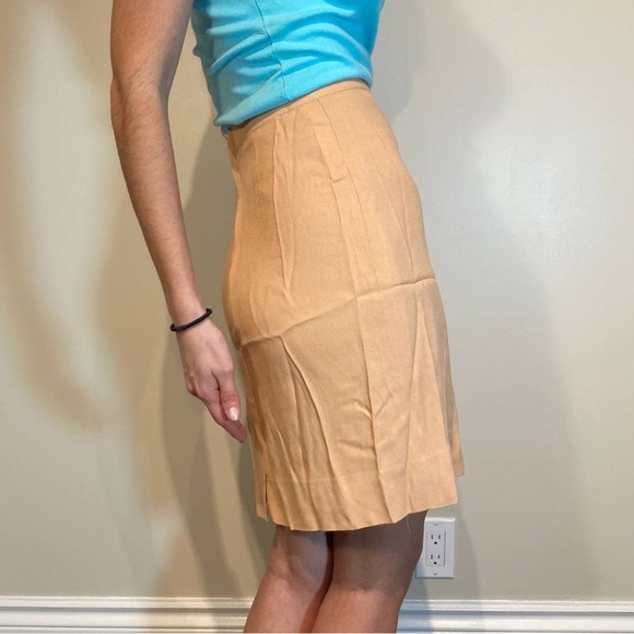 Light peach / pink skirt - Picture 5 of 7